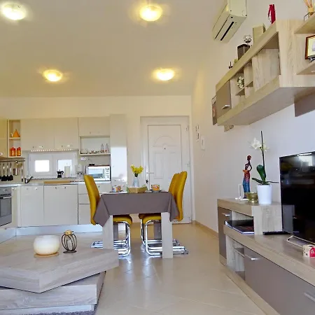 Bellavista Apartment *